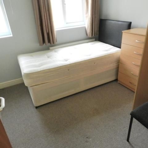 6 bedroom end of terrace house to rent - Photo 1