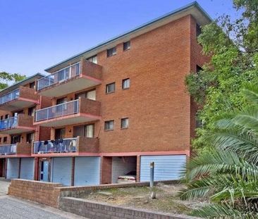 12 Month Lease Only, Close to Schools and Resturants - Photo 4