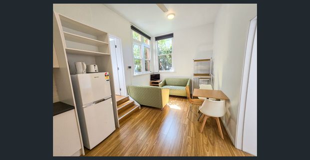 What a bargain! - Cambridge Court Fully Furnished Two bedroom Apartment - Photo 1