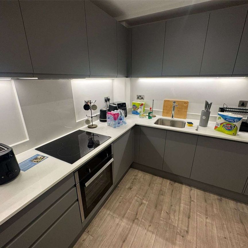 Fully Furnished Two Double Bedroom , Two Bathroom Apartment on the 22nd floor of the Victoria House development. - Photo 1