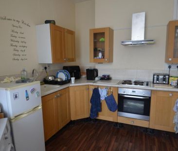 3 bedroom flat to rent - Photo 1