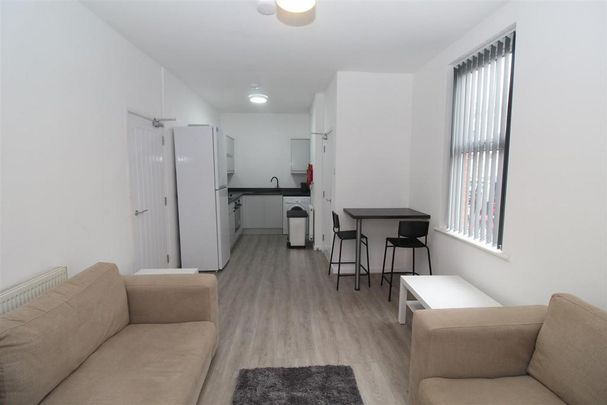 5 bedroom house to rent - Photo 1