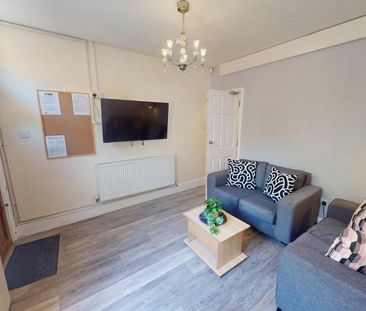 4 bedroom semi-detached house to rent - Photo 5