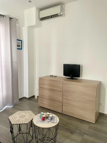 Location Appartement 2 pièces 40m² NICE 06000 - Photo 5