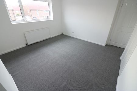 3 bedroom semi-detached house to rent - Photo 4