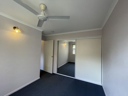 Three bedroom unit close to town and beach and no water to pay - Photo 5