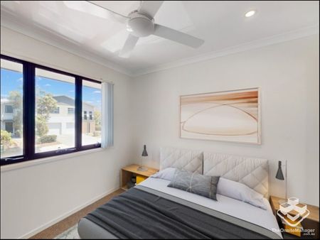 3 bedroom 2 level townhouse - Photo 2