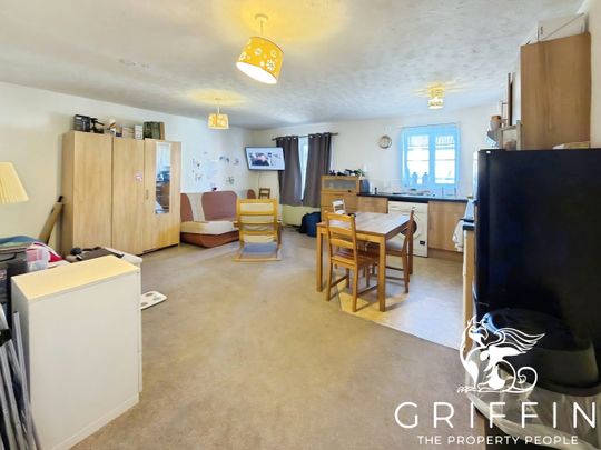 London Road, Grays, RM17 - Photo 1