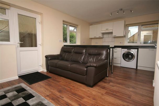 1 bedroom in a house share to rent - Photo 1