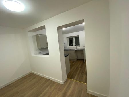 5 bedroom terraced house to rent - Photo 3