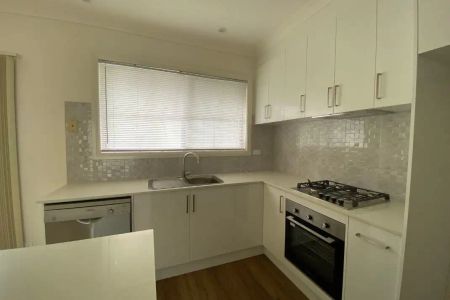 “Spacious 3 Bedroom Unit” - Photo 3