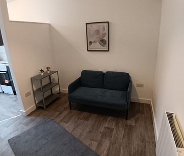 1 Bed Flat, Melfort Road, CR7 - Photo 2