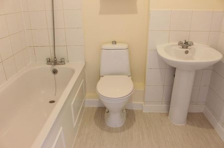 2 bedroom terraced house to rent - Photo 4