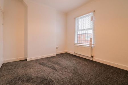 2 bedroom semi-detached house to rent - Photo 2