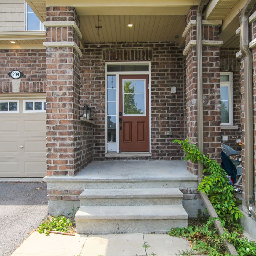 For Lease - 209 Hartsmere Drive, Stittsville - Munster - Richmond, Ontario - Photo 1