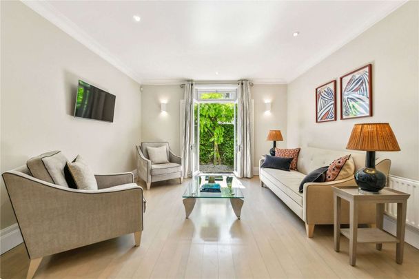 Spectacular one bedroom apartment in the highly regarded Belgravia Mansions - Photo 1