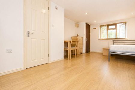 Studio to rent - Photo 4