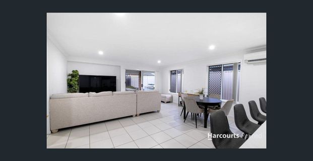 4 BEDROOM, 2 BATHROOM HOME - Photo 1