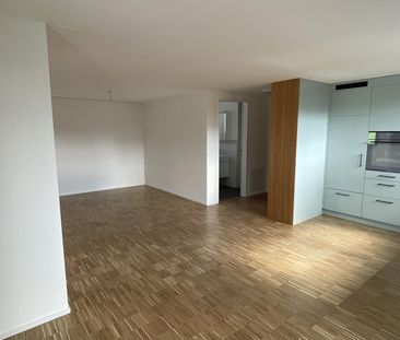 Sonnige neuwertige 2.5 Zimmer Wohnung mit Balkon - Photo 1