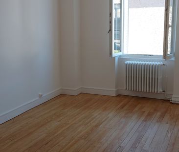Location Appartement 2 pièces 57m² BELLEVILLE 69220 - Photo 2