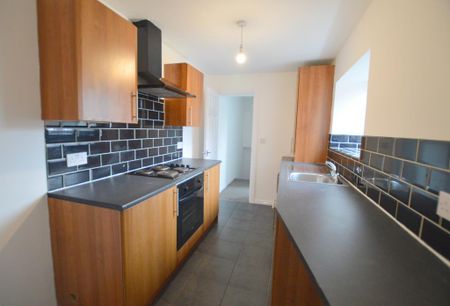 3 bedroom flat to rent - Photo 5