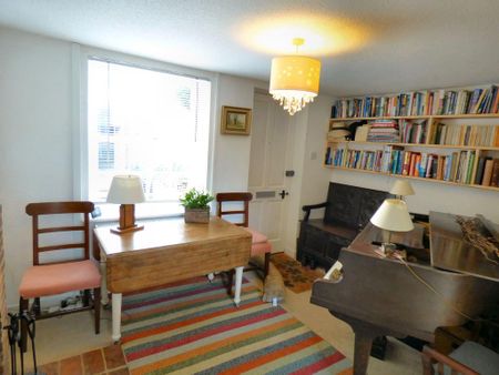 2 bedroom character property to rent - Photo 3