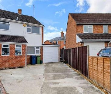Cotswold Garden, Tewkesbury, GL20 - Photo 3