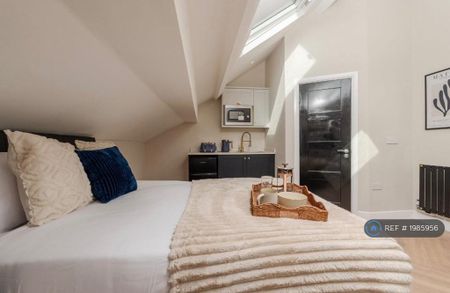 1 bedroom in a house share to rent - Photo 4