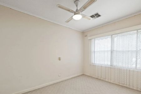 Spacious Family Home in a Quiet, Convenient Location - Photo 2