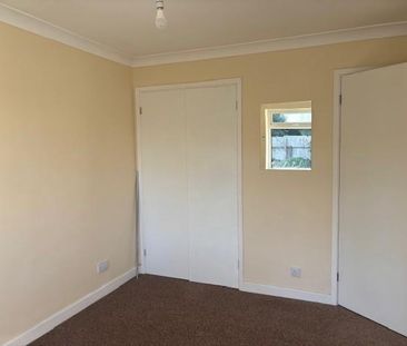 2 bedroom semi-detached bungalow to rent - Photo 3