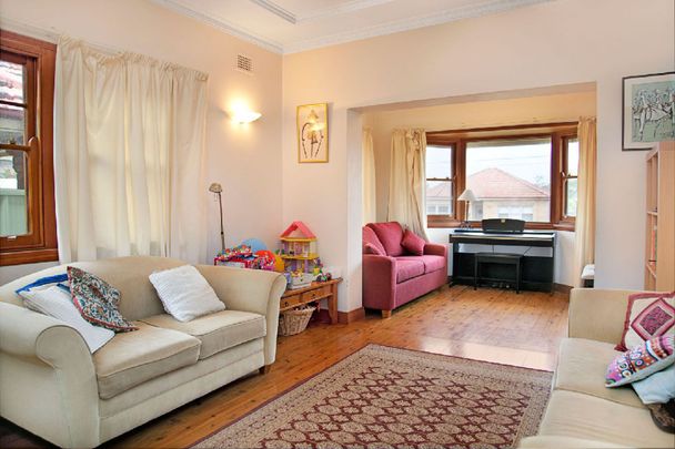 RENOVATED HOME, CLOSE TO WATERFRONT PARKS - Photo 1