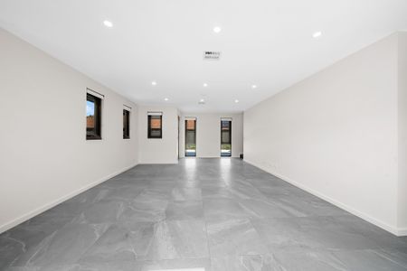 Amazing Three Bedrooms Townhouse - Photo 3