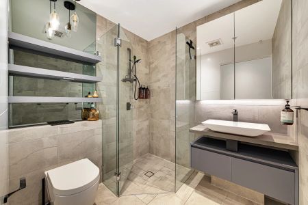 Stylish North-Facing Three Bedroom Apartment in Sought After 'Tara' Complex - Photo 3
