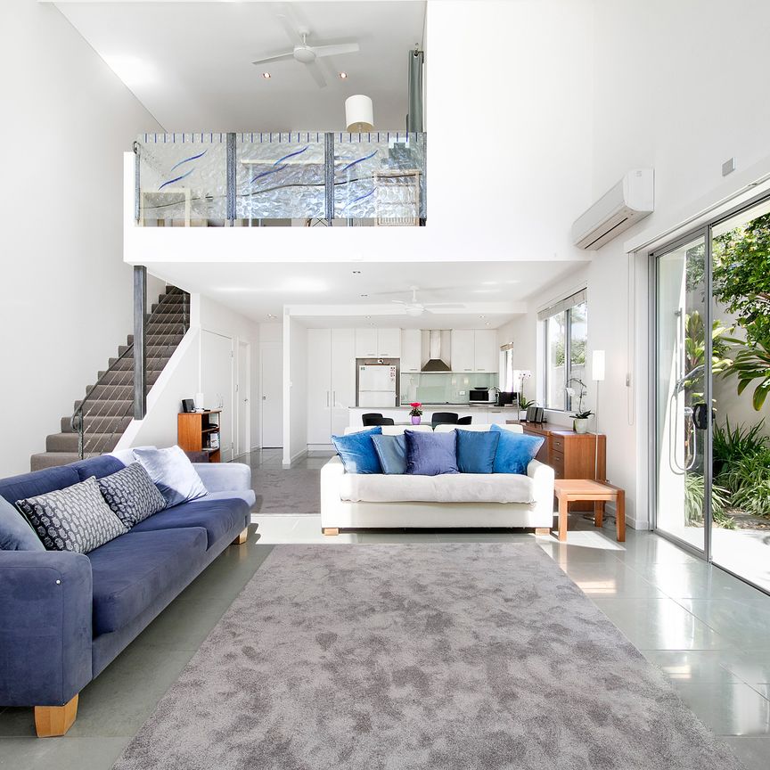 Light, Bright & Contemporary - Stylish Noosa Townhouse - Photo 1