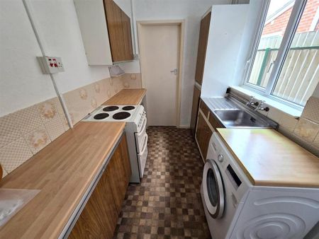 3 bedroom terraced house to rent - Photo 4