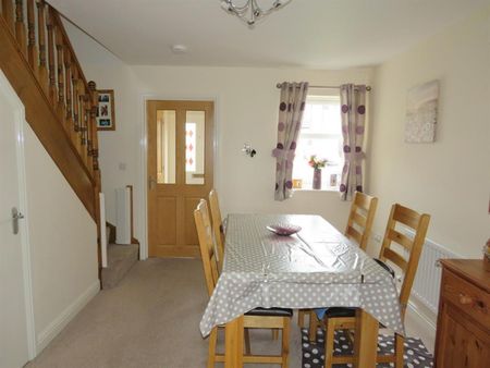 3 bedroom House To Let - Photo 2