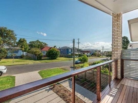 Spacious Family Home in Quiet Tree Lined Street! - Photo 1