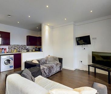 4 bedroom flat to rent - Photo 3