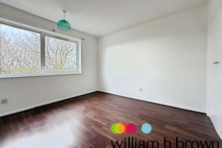 St Lukes Close - Photo 3