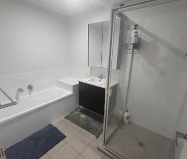 4 Bedroom - Available now - Photo 1