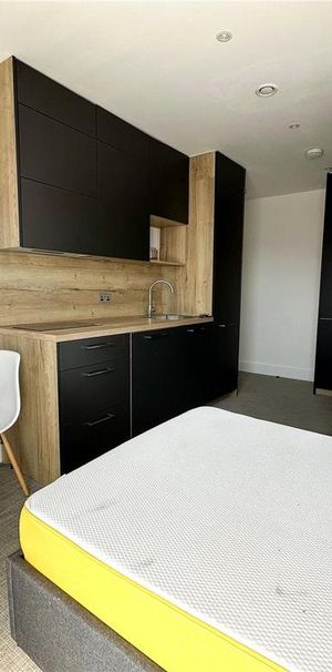 Studio to rent - Photo 1