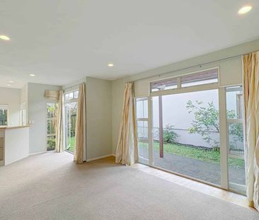 ROYAL OAK FAMILY HOME - Photo 1