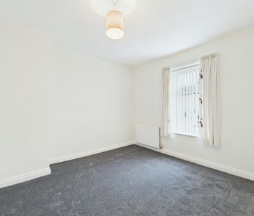 Terraced House to rent on - Photo 1