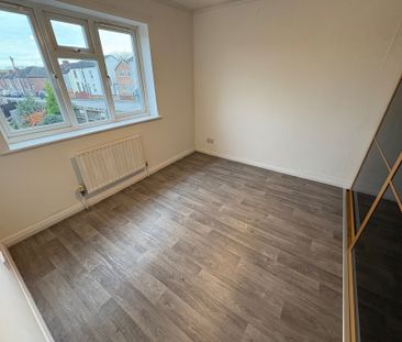 BramptonClose, ILKESTON - Photo 2