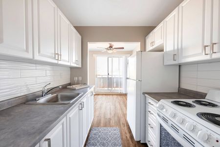 Franklin Manor Apartments - PARKING SPACE, WATER & HEAT INCLUDED, HYDRO EXTRA - Photo 5