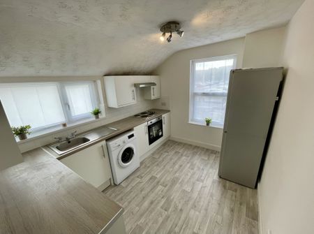 Townhouse apartment available TO LET in Grosvenor Street, Blackpool - Photo 3