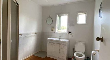 Upstairs Unit - Photo 5