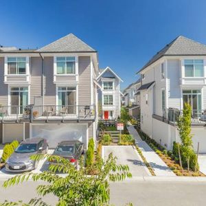 2 Bed + Den Townhouse in Abbotsford - 1 Month Rent Free!! - Photo 2