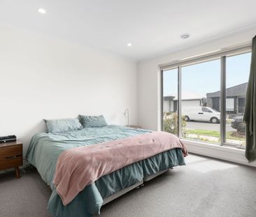 Entertaining, Spacious & Bright! - Photo 5