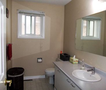 For Lease - 101 Bighorn (Upper Level) Crescent, Brampton, Ontario - Photo 2